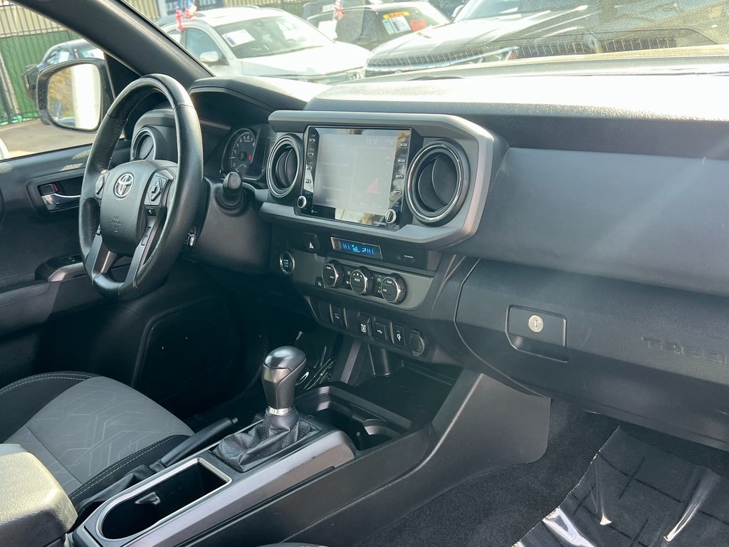 Vehicle image 11 of 28