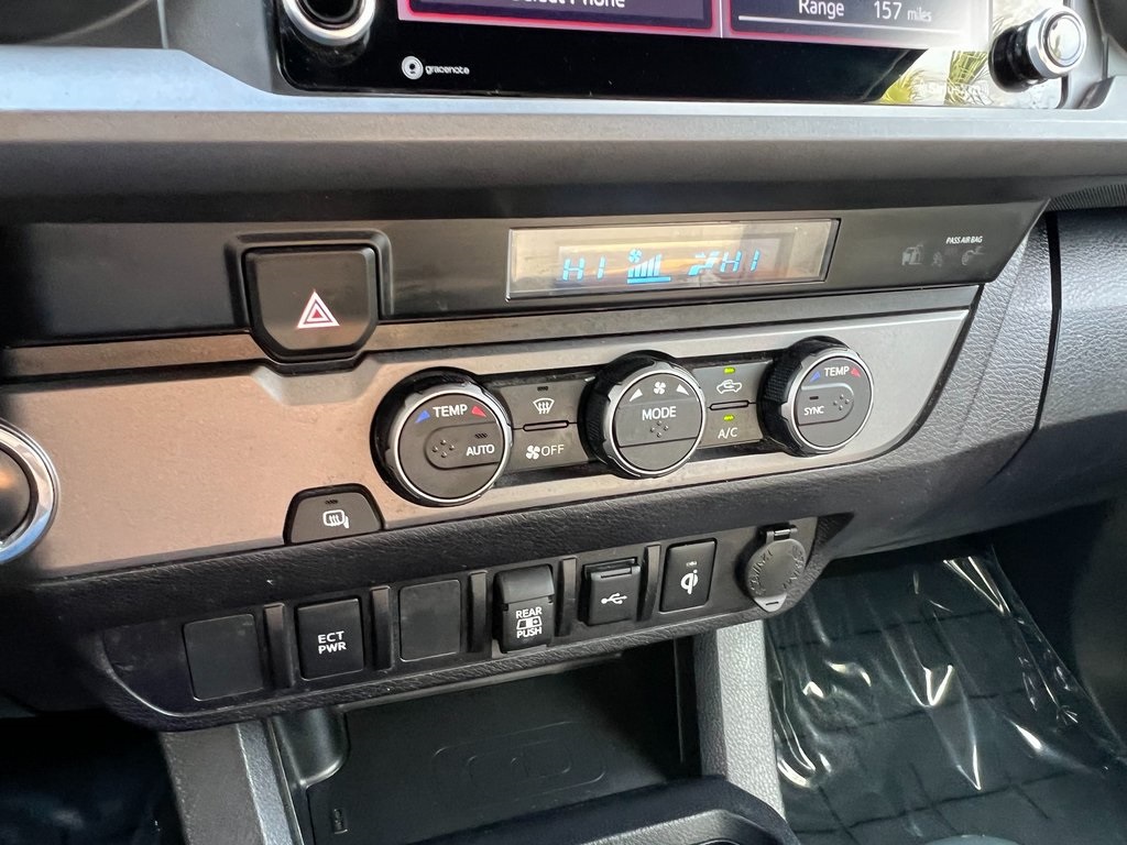 Vehicle image 25 of 28