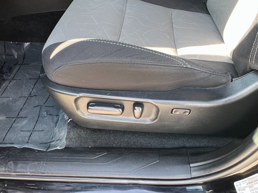 Vehicle image 19 of 28