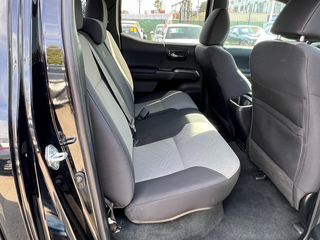 Vehicle image 14 of 28