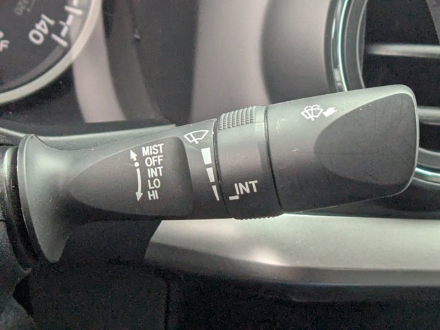 Vehicle image 28 of 30