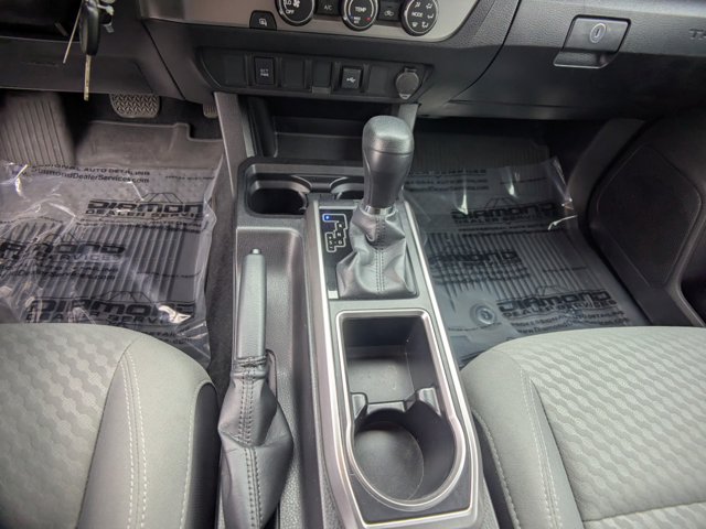 Vehicle image 21 of 30