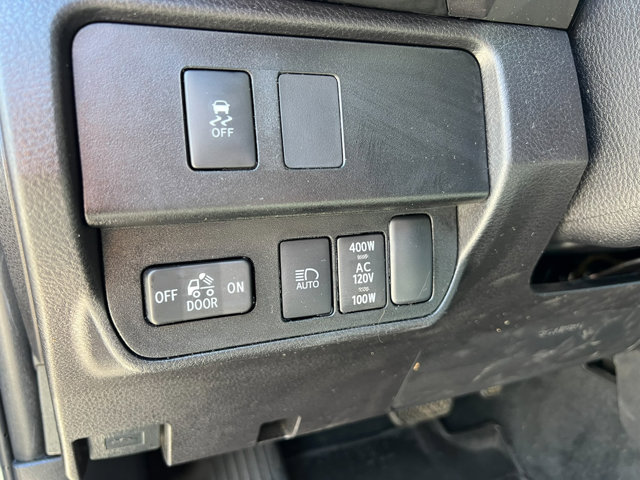Vehicle image 17 of 27