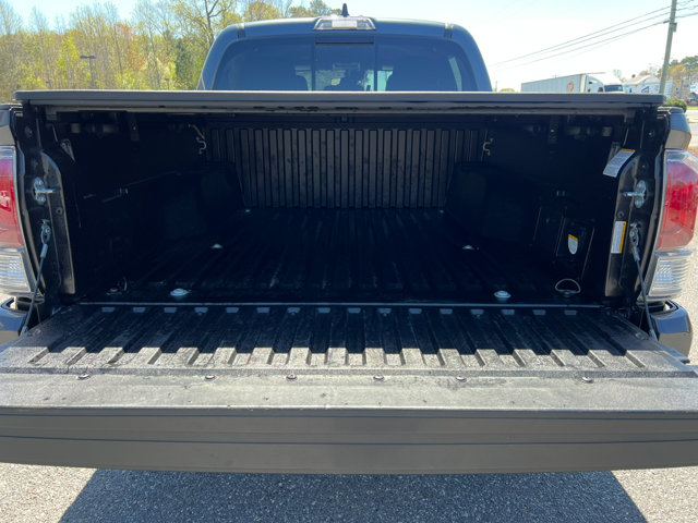 Vehicle image 11 of 27