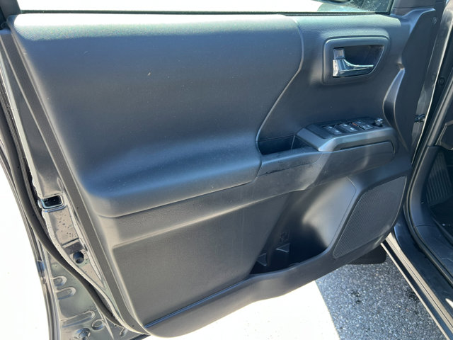Vehicle image 14 of 27