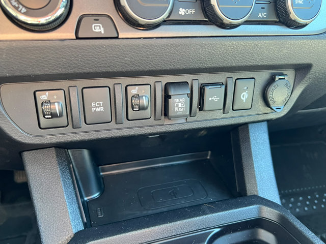 Vehicle image 23 of 27