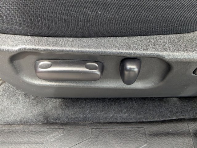 Vehicle image 18 of 32