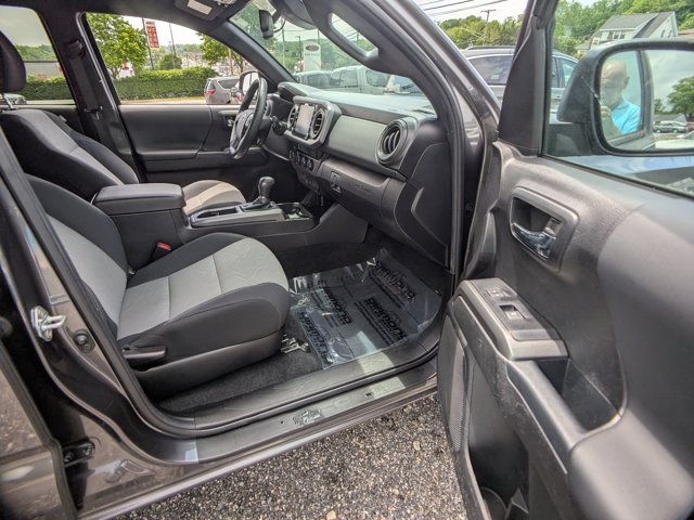 Vehicle image 12 of 32