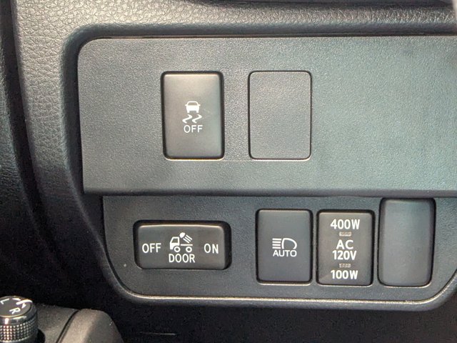 Vehicle image 31 of 32