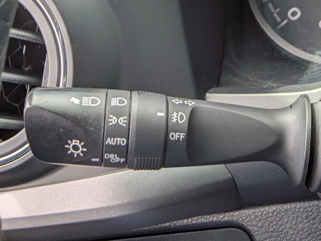 Vehicle image 27 of 32