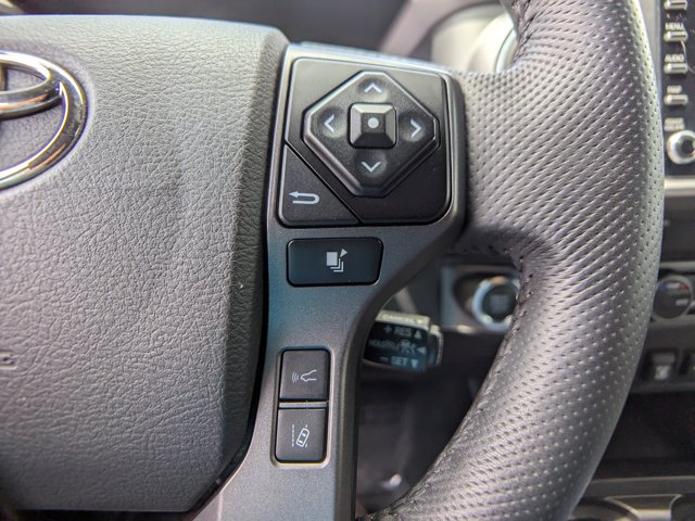 Vehicle image 25 of 32