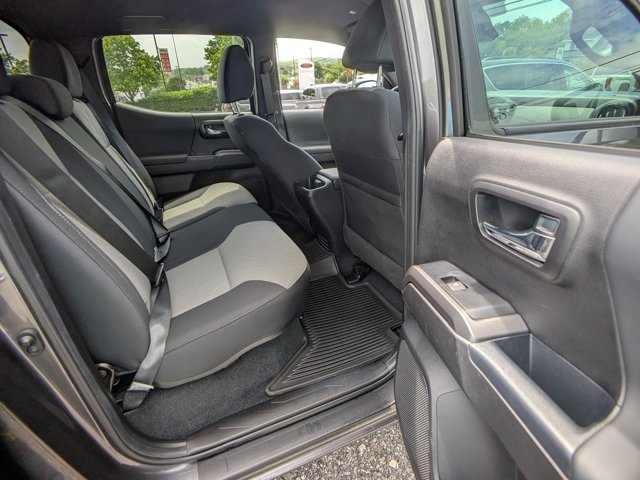 Vehicle image 13 of 32