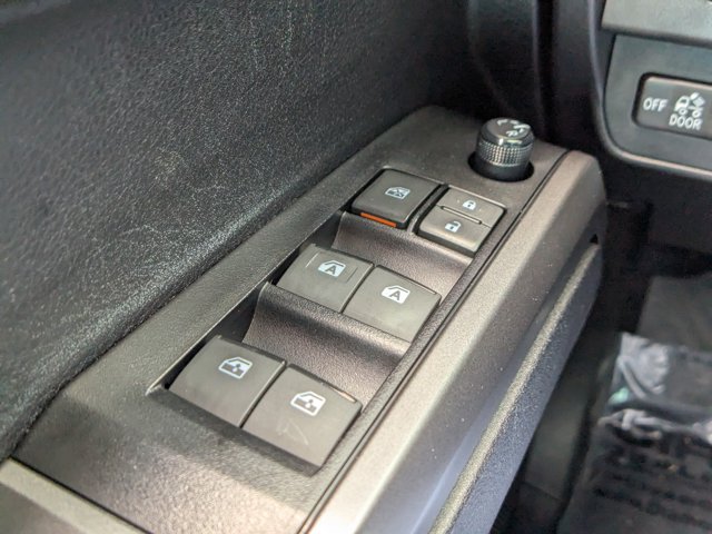 Vehicle image 26 of 32