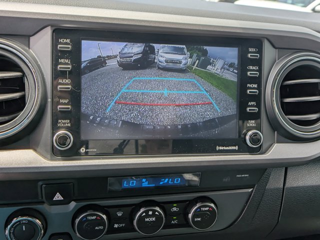 Vehicle image 21 of 32