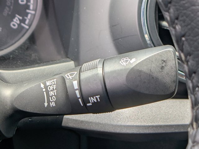 Vehicle image 28 of 32