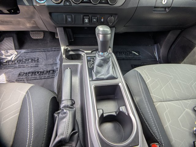 Vehicle image 22 of 32
