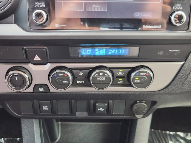 Vehicle image 21 of 30