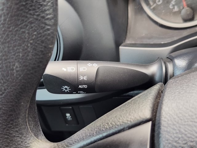 Vehicle image 25 of 30