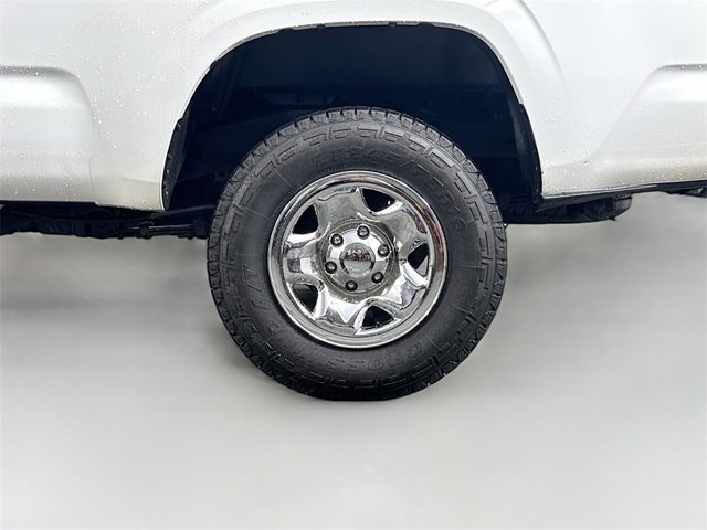 Vehicle image 10 of 19