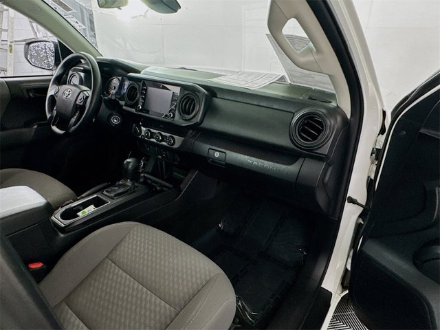 Vehicle image 15 of 19
