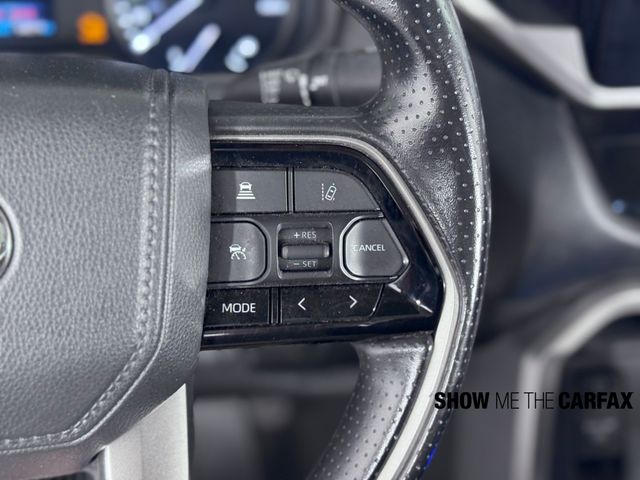 Vehicle image 33 of 38
