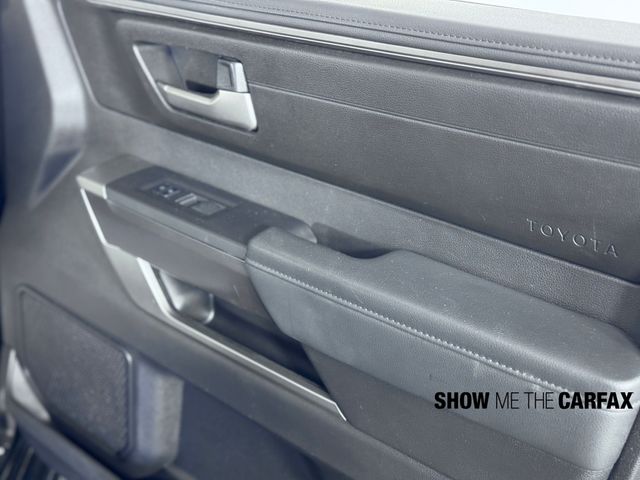 Vehicle image 25 of 38