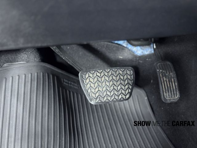 Vehicle image 21 of 38