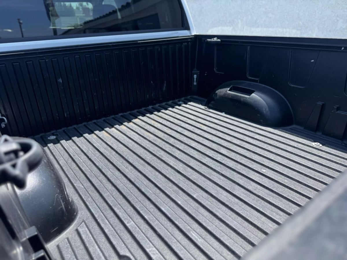 Vehicle image 14 of 36