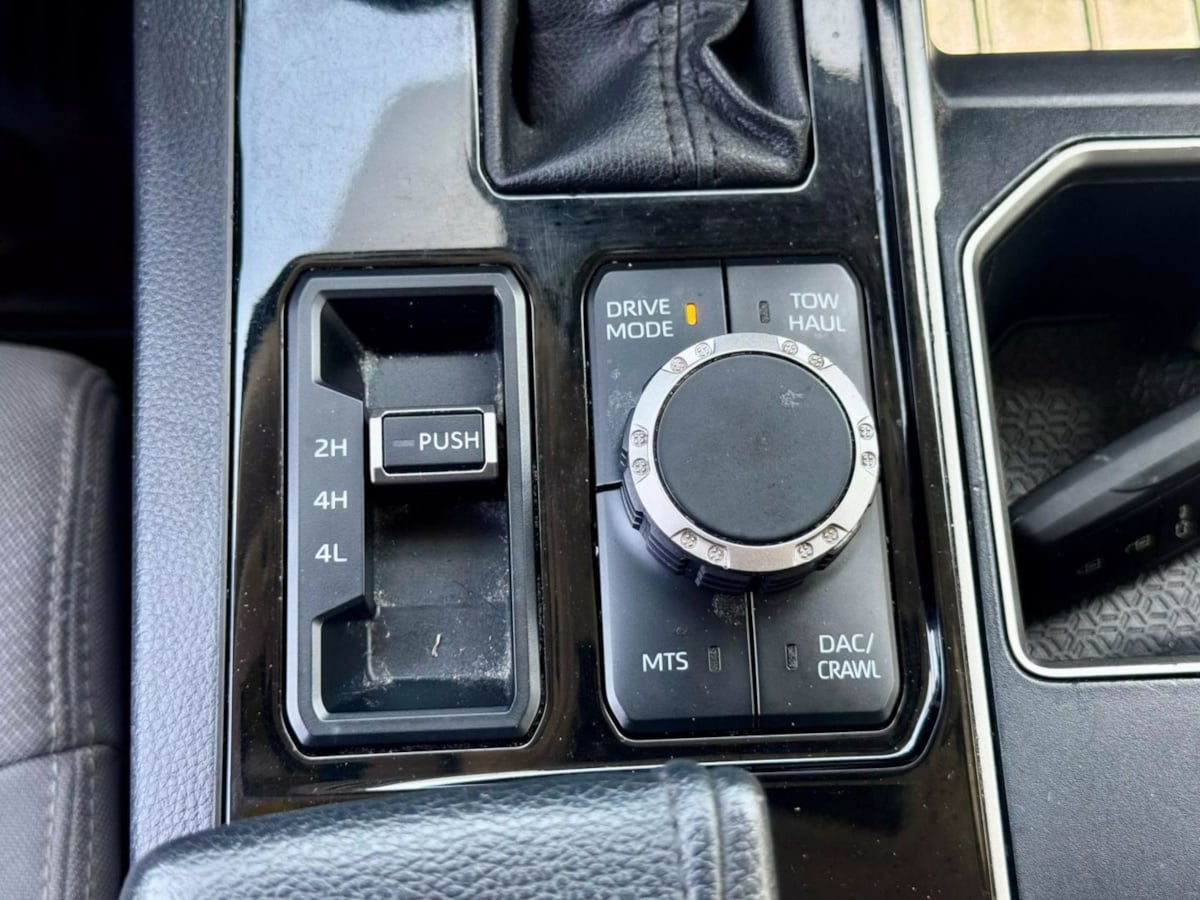 Vehicle image 22 of 36