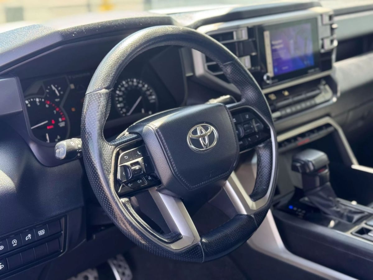 Vehicle image 21 of 36