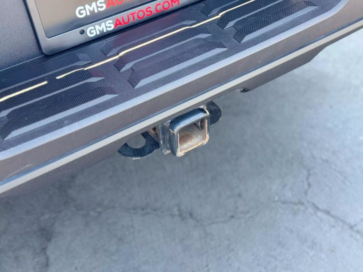 Vehicle image 33 of 36