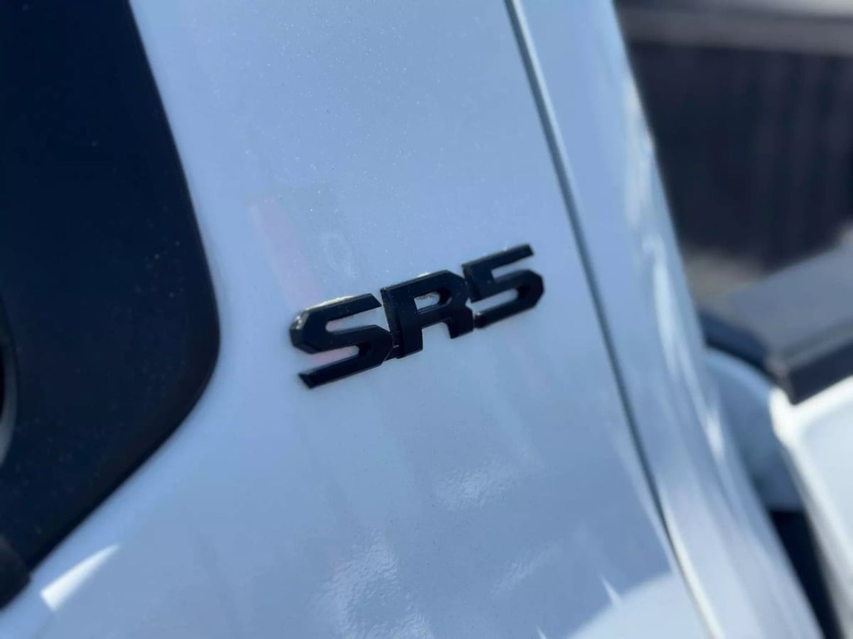 Vehicle image 32 of 36