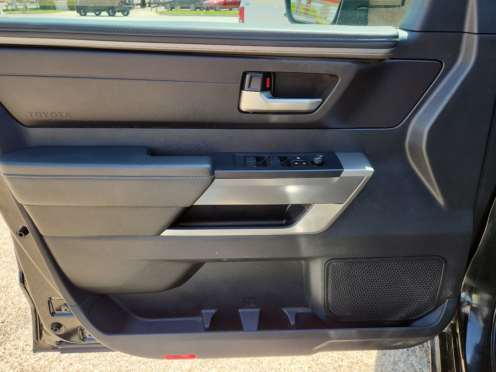 Vehicle image 10 of 16