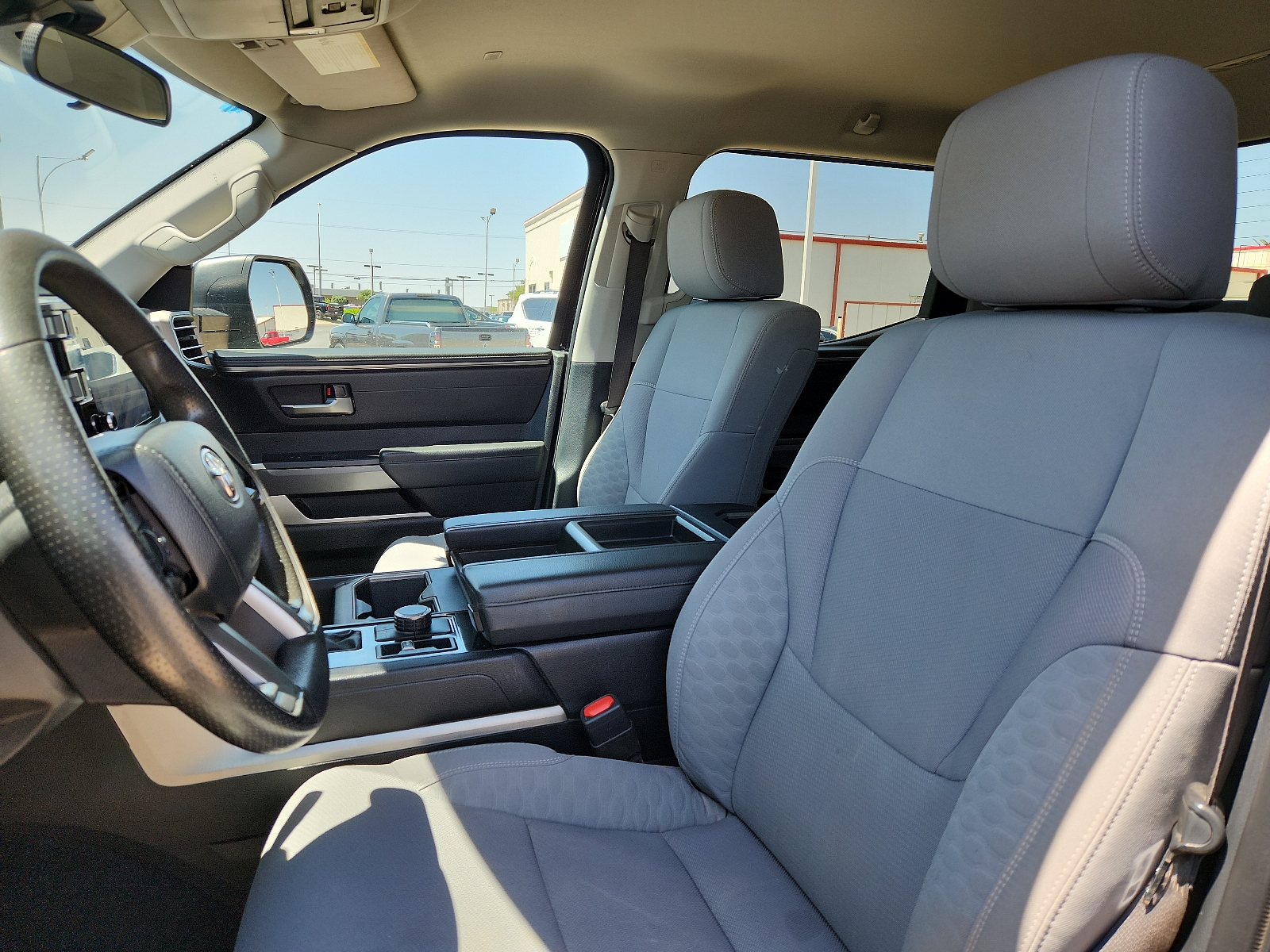 Vehicle image 11 of 16