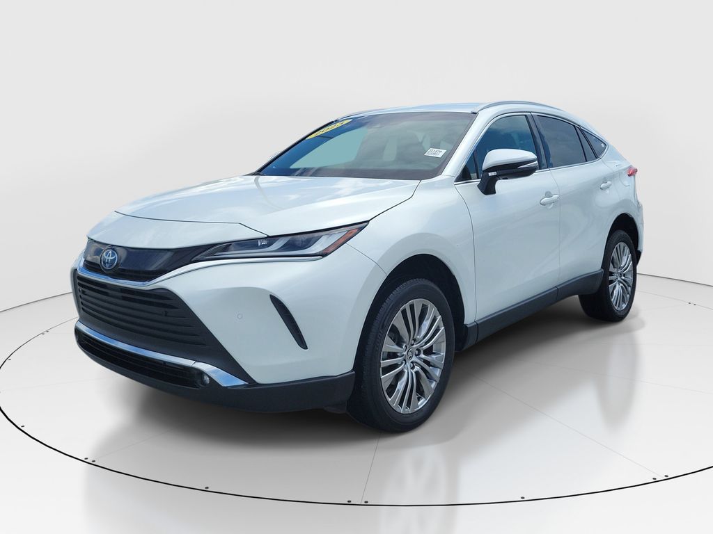 2023 Toyota Venza XLE Image 1 of 35