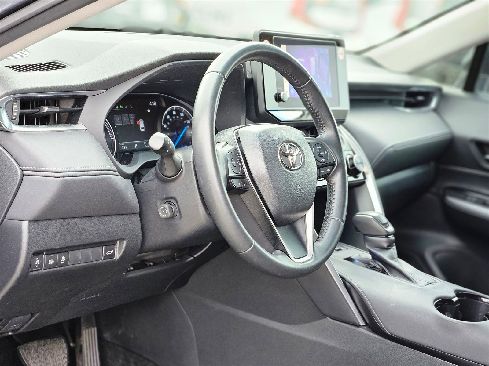 Vehicle image 10 of 32