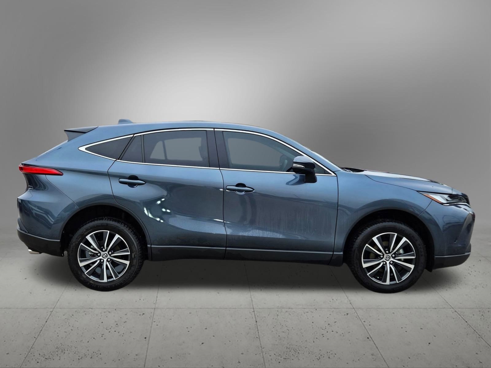 Vehicle image 7 of 32