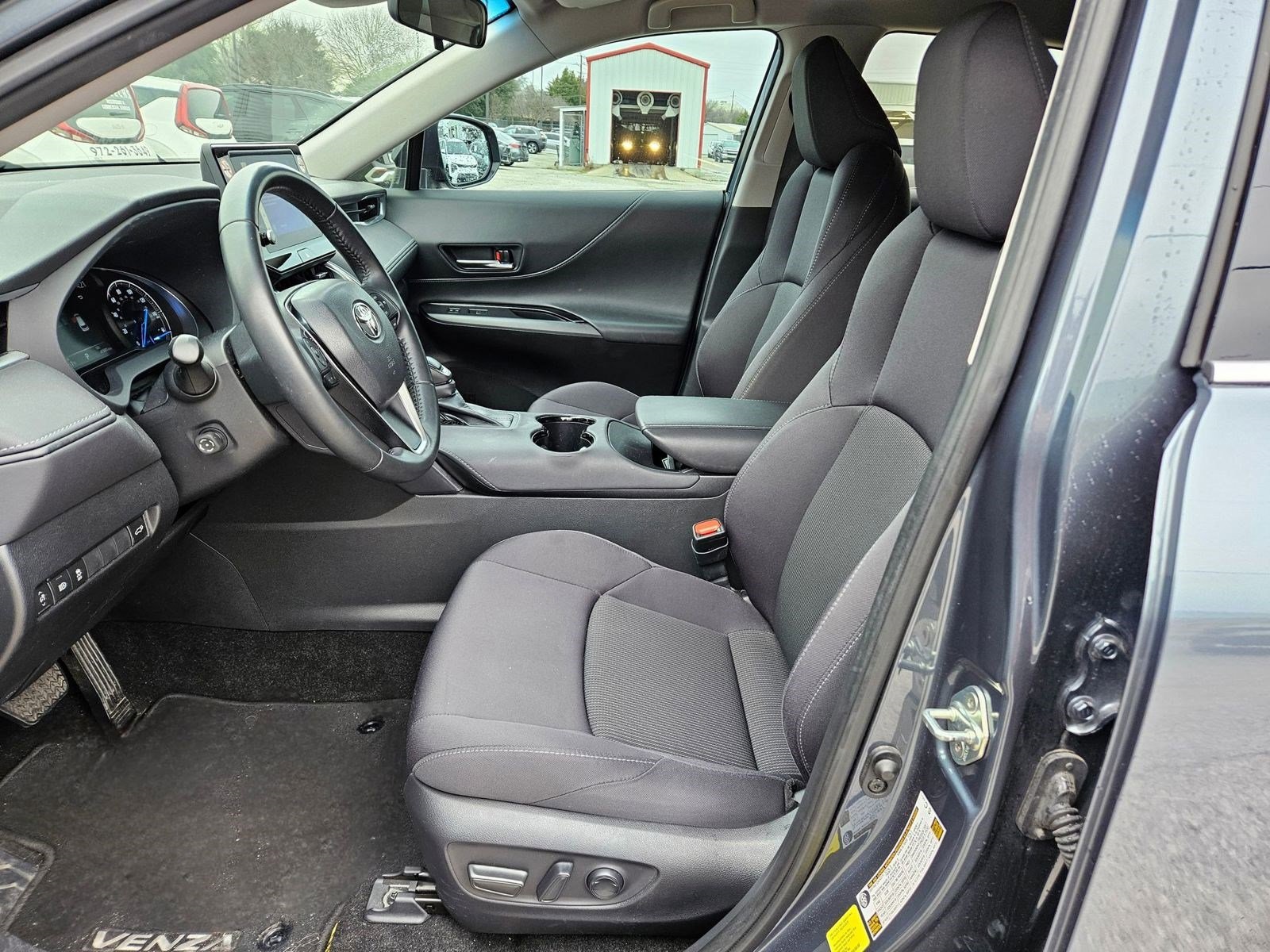 Vehicle image 16 of 32