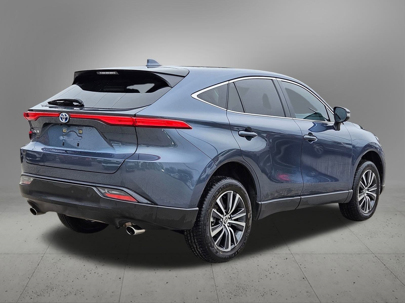 Vehicle image 3 of 32