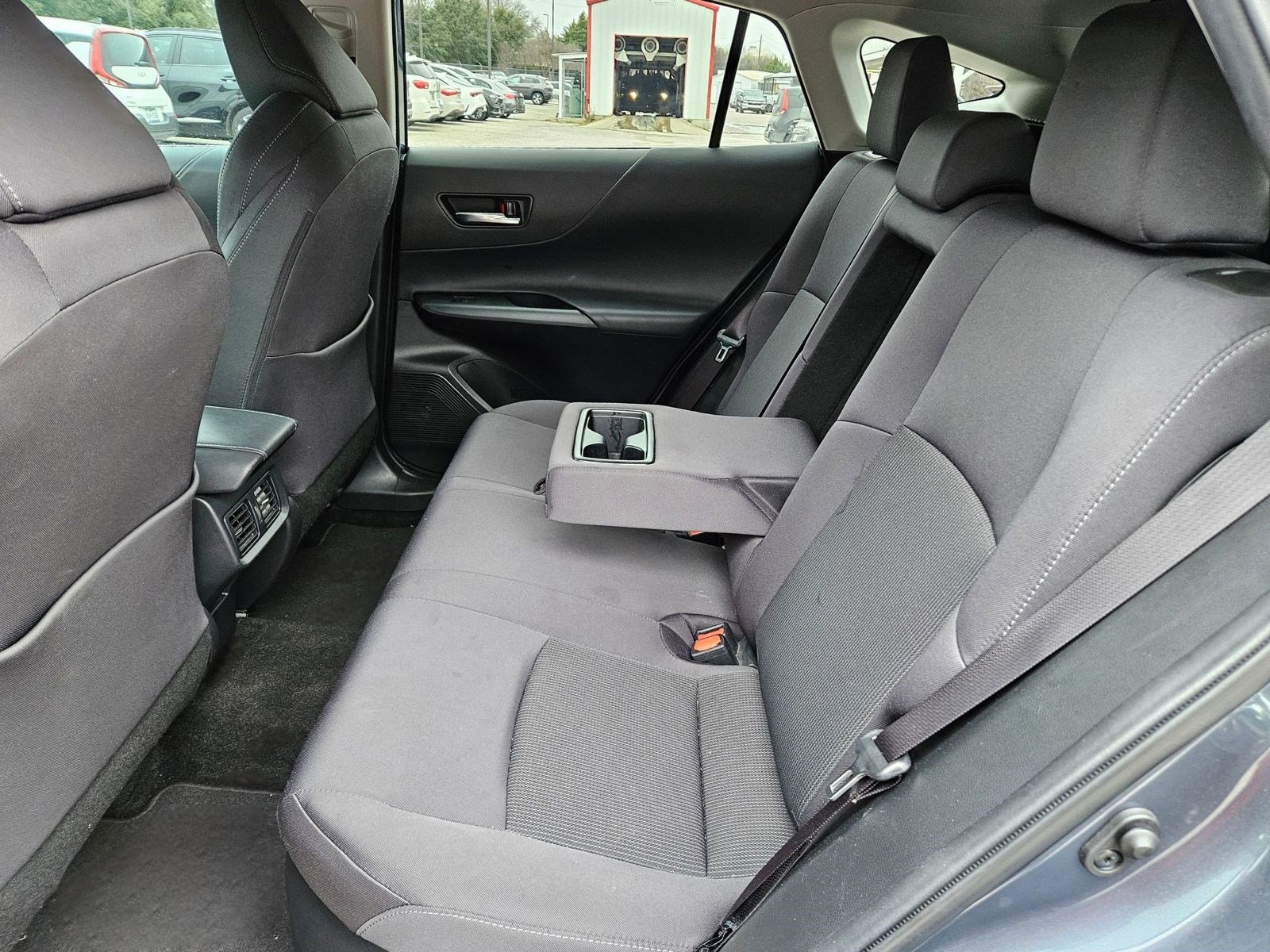 Vehicle image 17 of 32