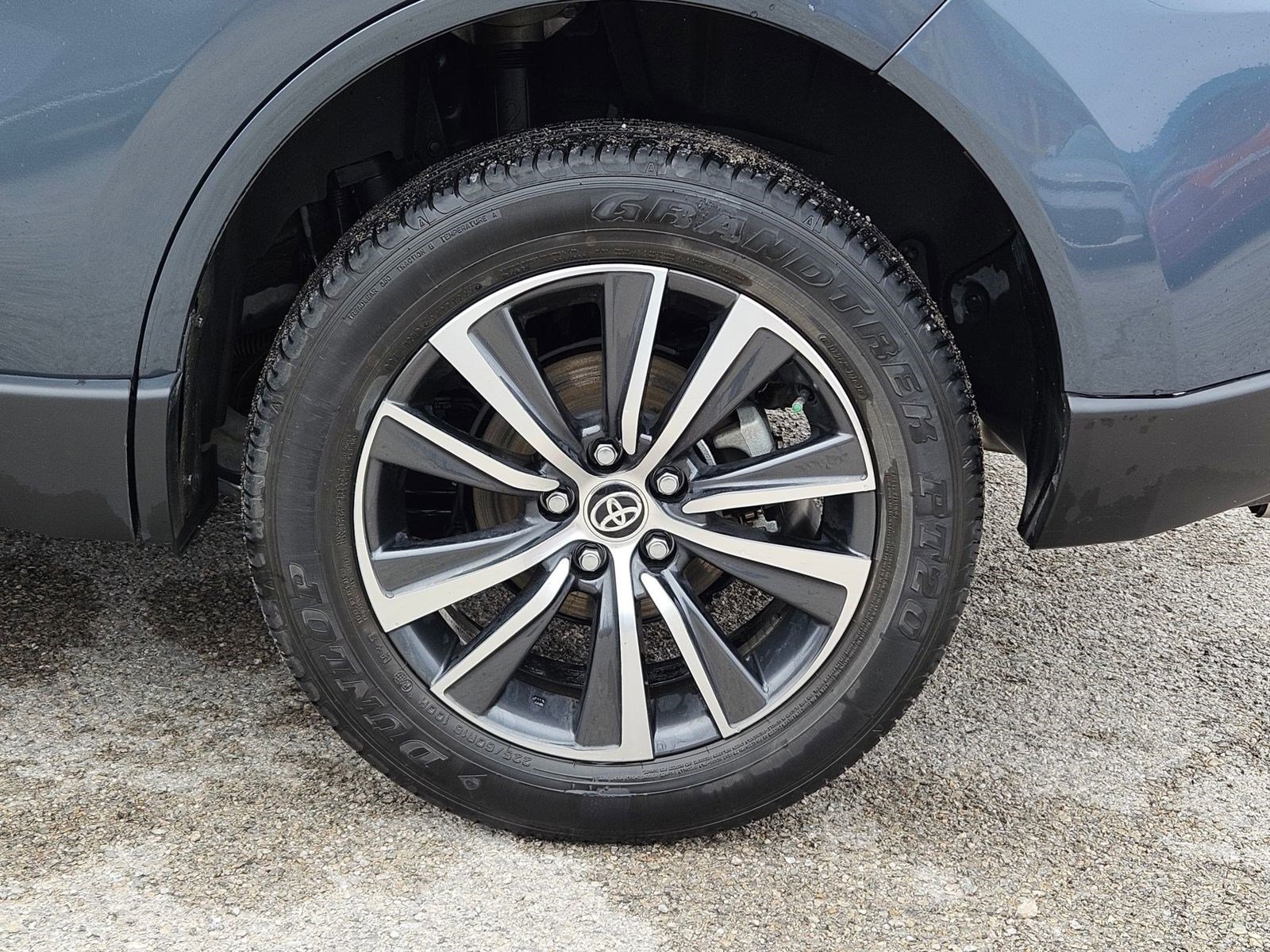 Vehicle image 14 of 32