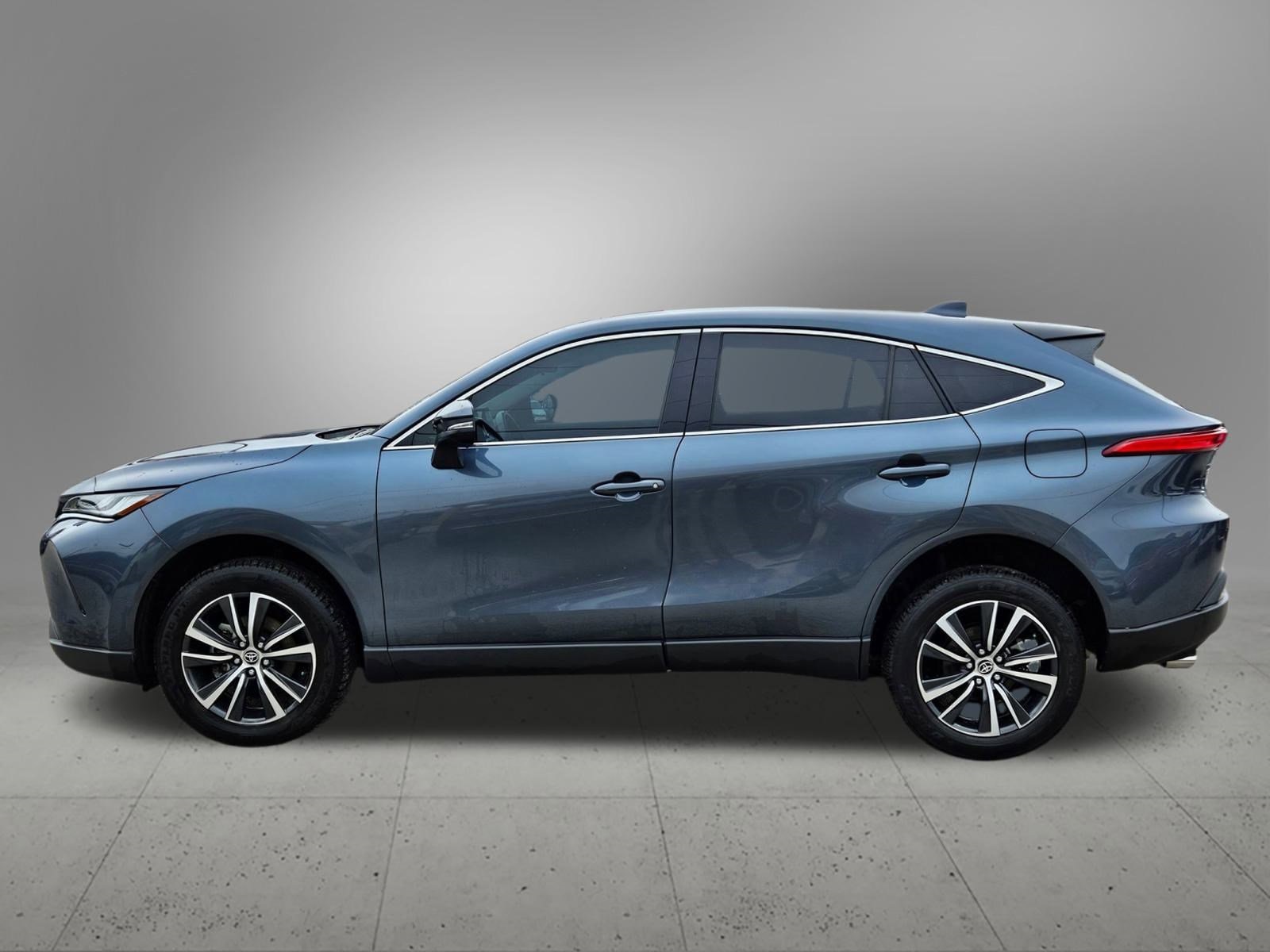 Vehicle image 2 of 32