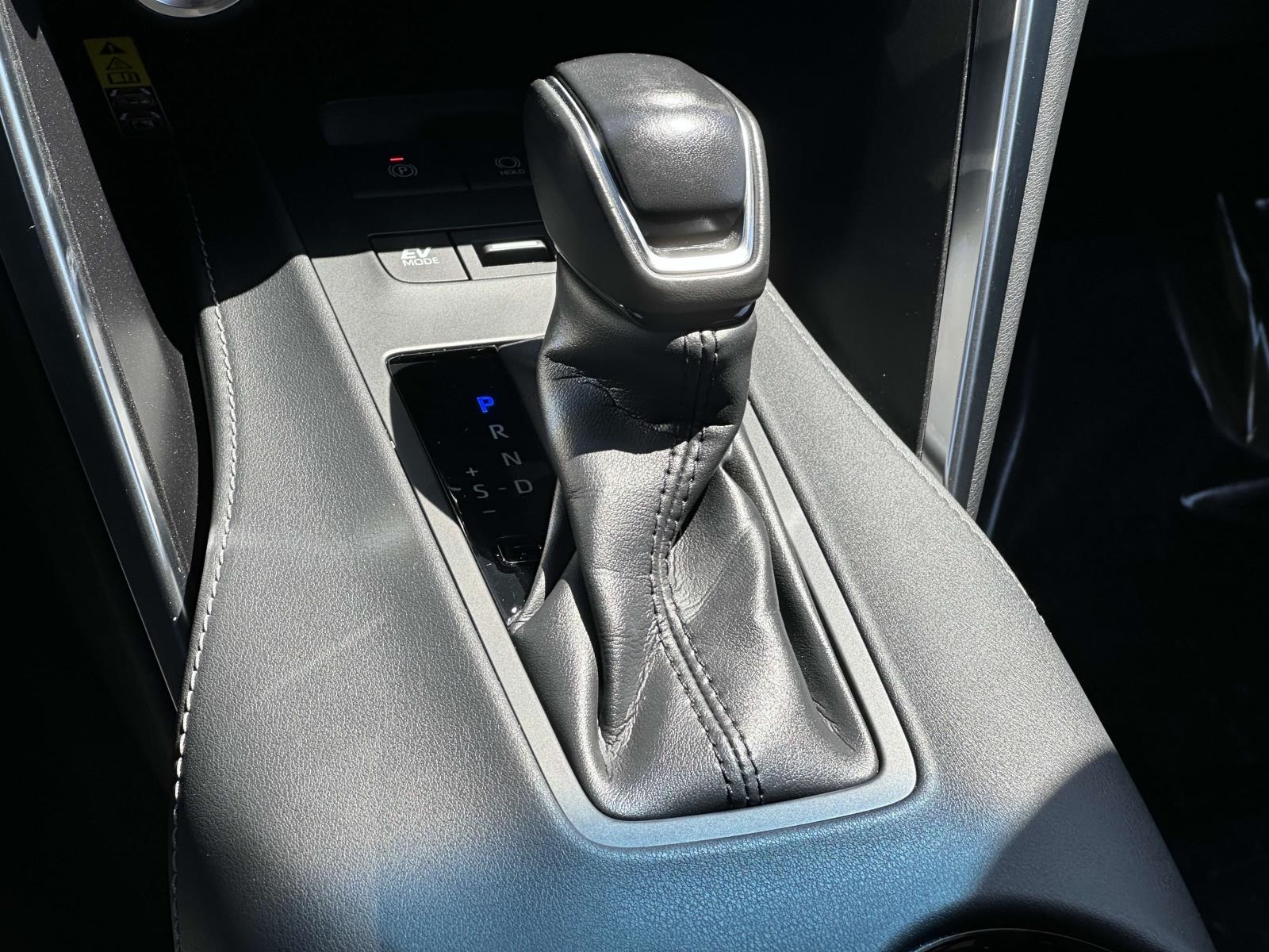 Vehicle image 12 of 26