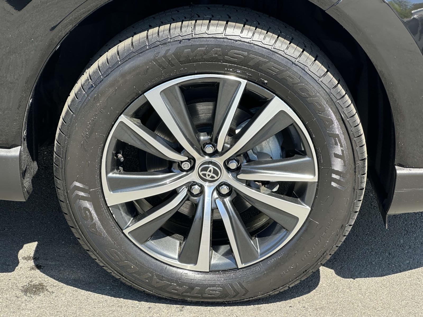 Vehicle image 7 of 26