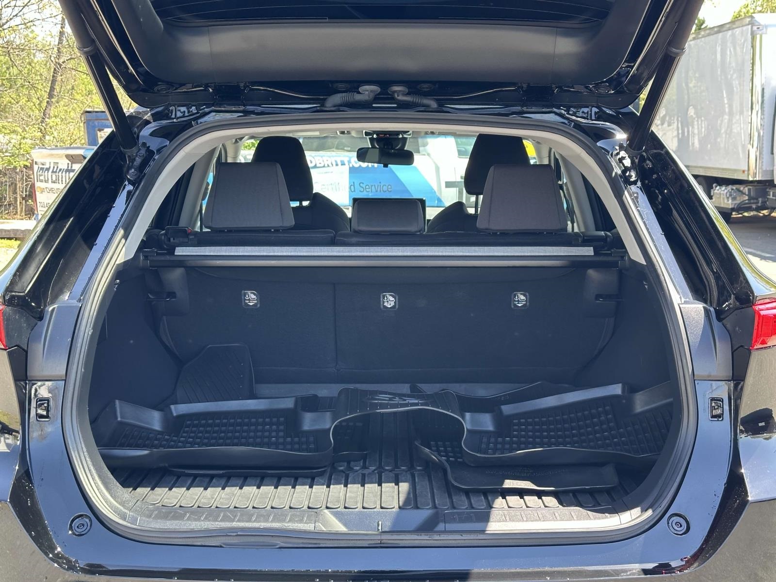 Vehicle image 22 of 26