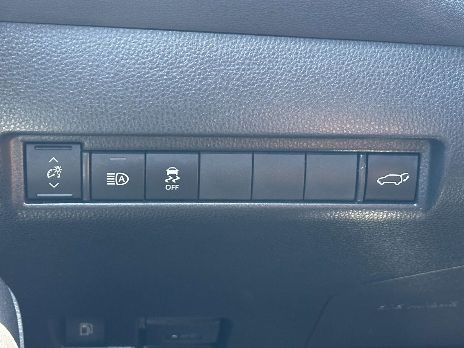 Vehicle image 17 of 26