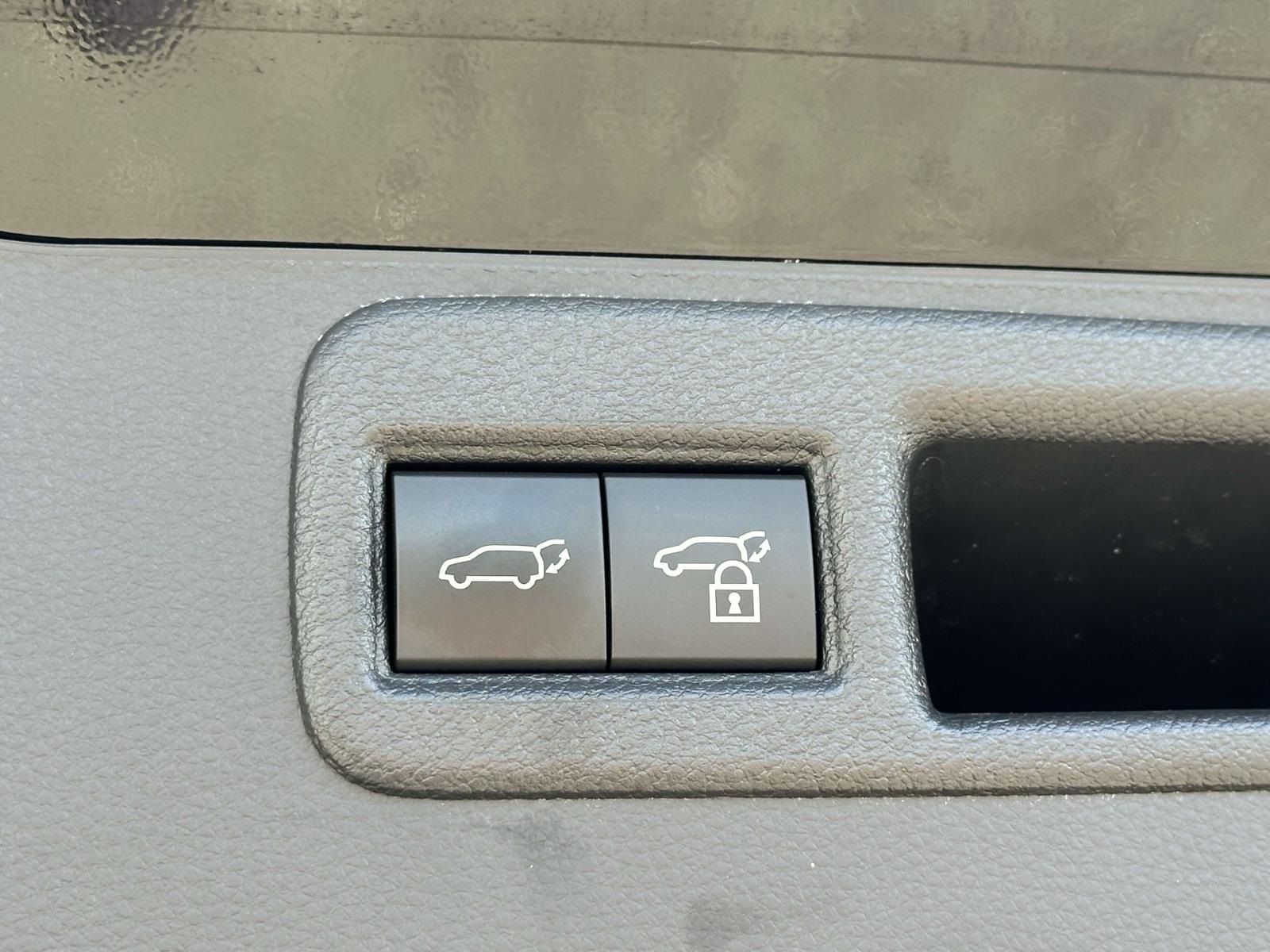 Vehicle image 23 of 26