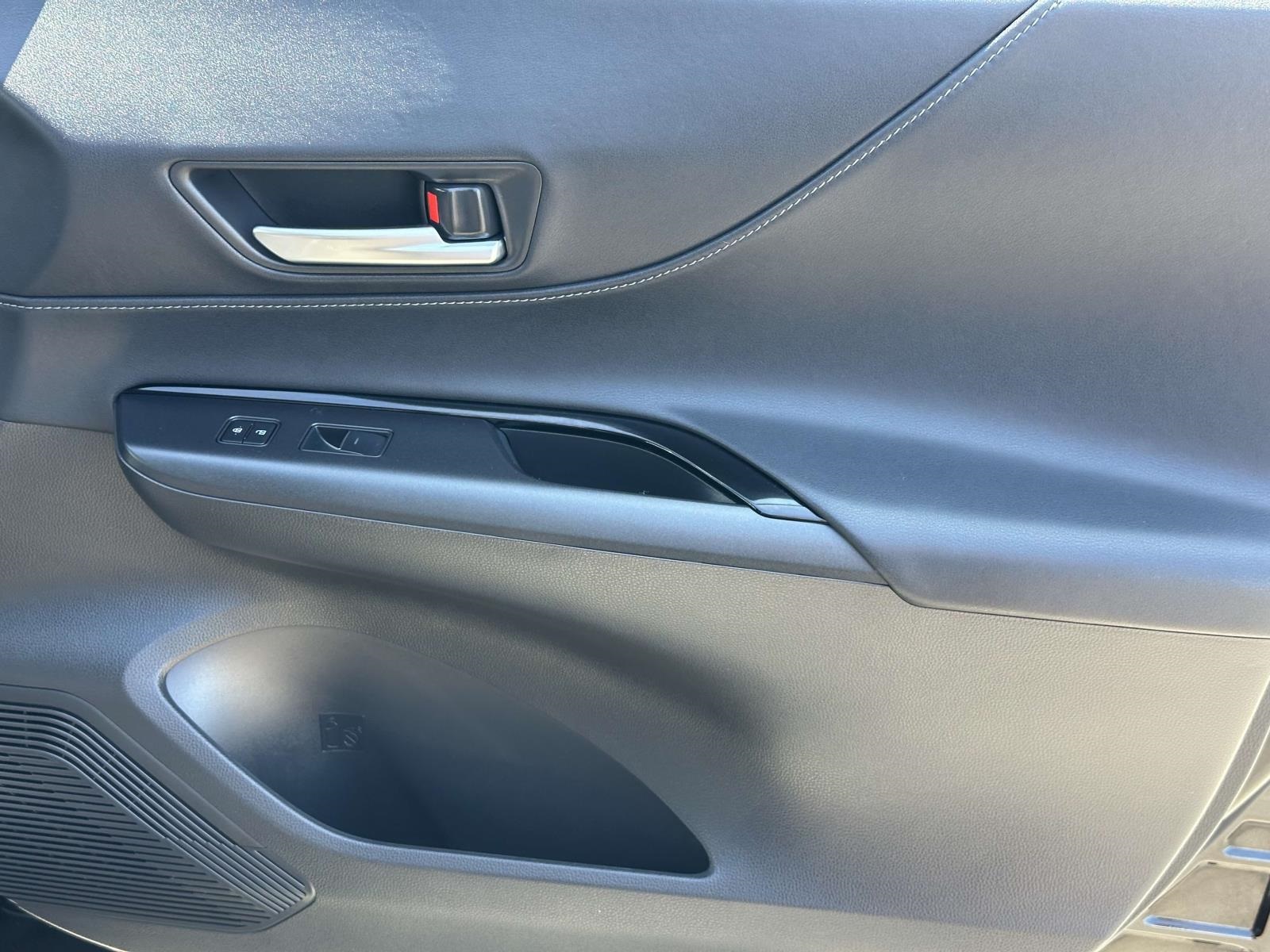 Vehicle image 20 of 26