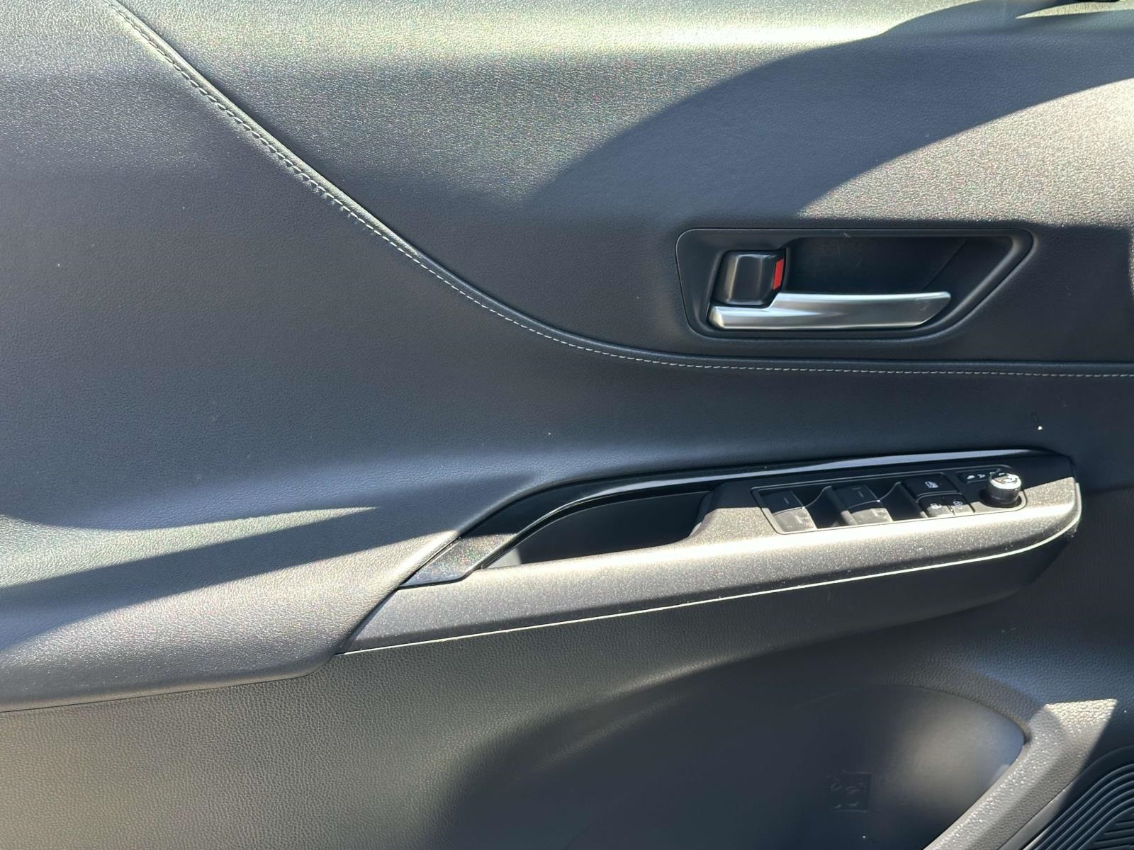 Vehicle image 18 of 26