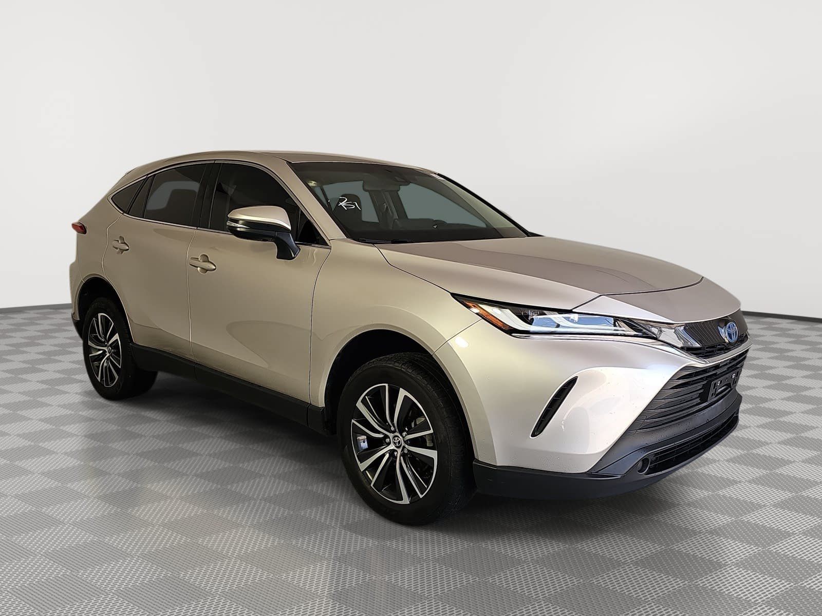 2023 Toyota Venza LE Image 3 of 29